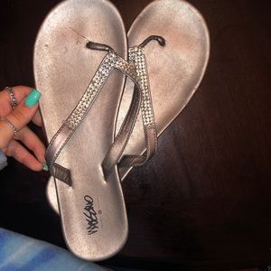 vans size 6 and flip flops size 7